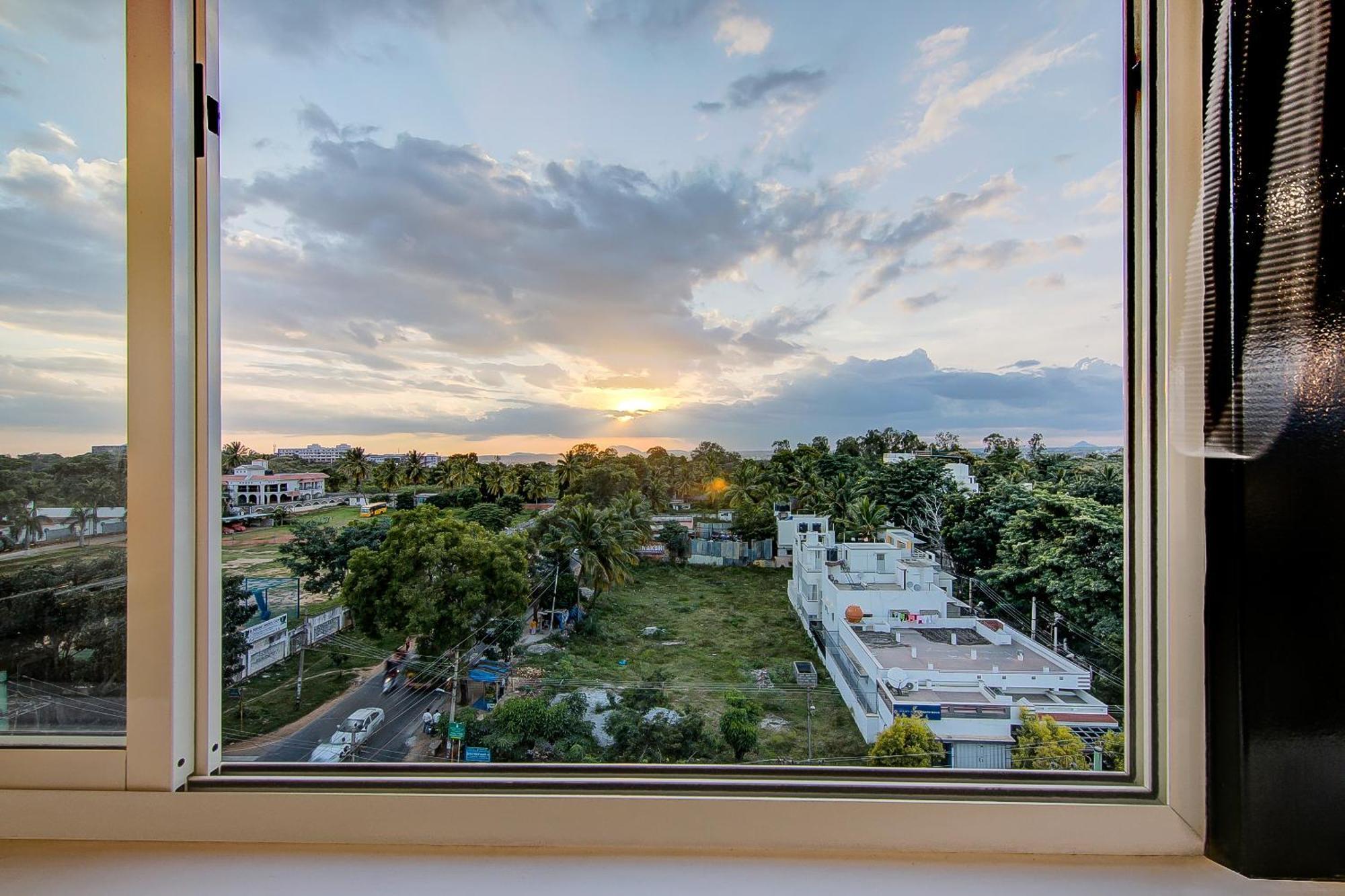Super Townhouse Global Village Tech Park Near Kengeri Bus Terminal Metro Station Bangalore Exterior photo